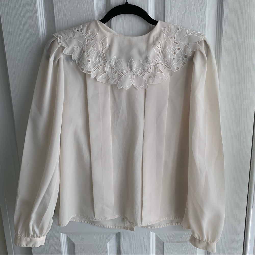 Vintage bib-neck blouse, fits like a 6